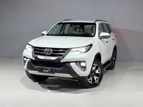 TOYOTA HILUX SW4 2.8 SRX DIAMOND 4X4 7 LUGARES 16V TURBO INTERCOOLER DIESEL 4P AUTOMÁTICO TOYOTA HILUX SW4 2.8 SRX DIAMOND 4X4 7 LUGARES 16V TURBO INTERCOOLER DIESEL 4P AUTOMÁTICO